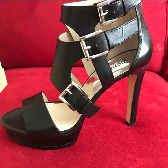 Beautiful Michael Kors heels! Size 8- 8.5 - Picture 2 of 7